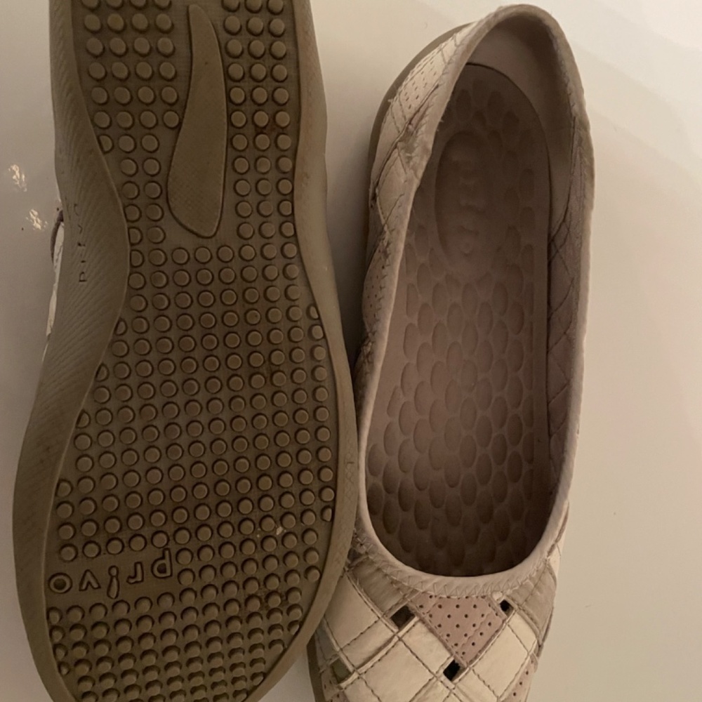 Shoes - Picture 4 of 4